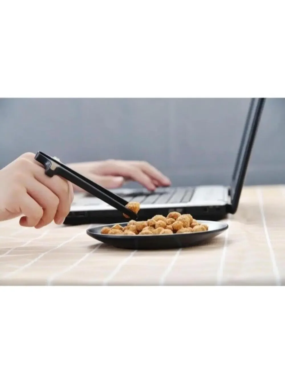 2-Pc Finger Chopsticks for Gamers Kids & Adults Snack Utensils, Practice sticks